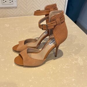 Steve Madden Tan Textured Peep-Toe Heels
